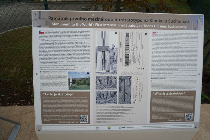 Informační tabule NPP Klonk a pomníku, foto Hana Hofmeisterová